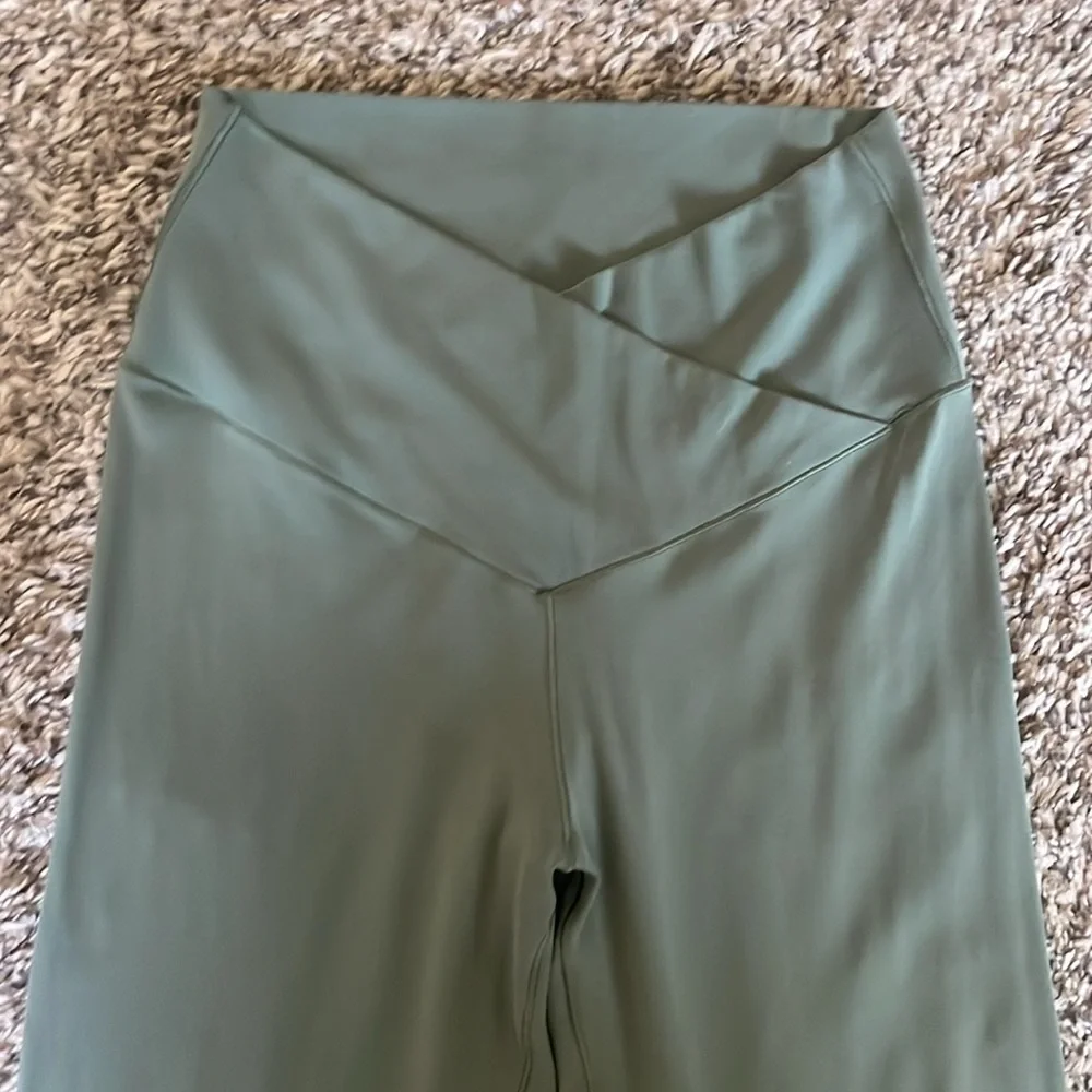 Aerie cross waisted flare leggings - Picture 2 of 5